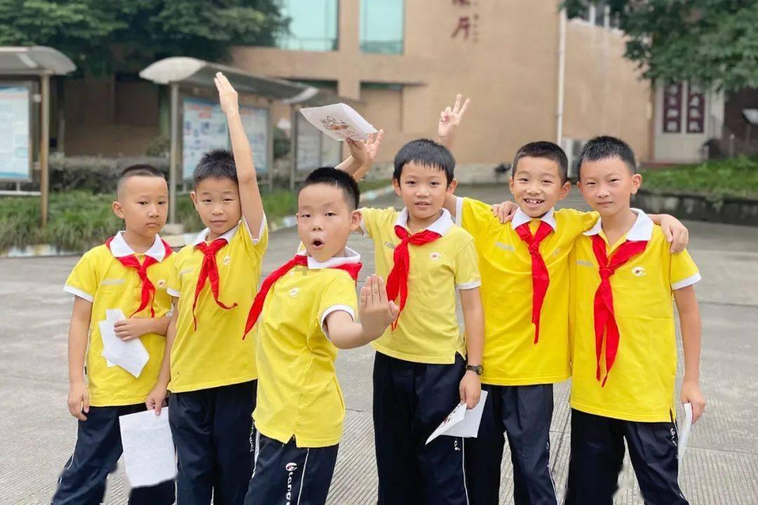 解惑蜗牛-全新「张雨绮说699我都买不了袜子」一事引发热议,怎么看待明星公开炫富?问答平台